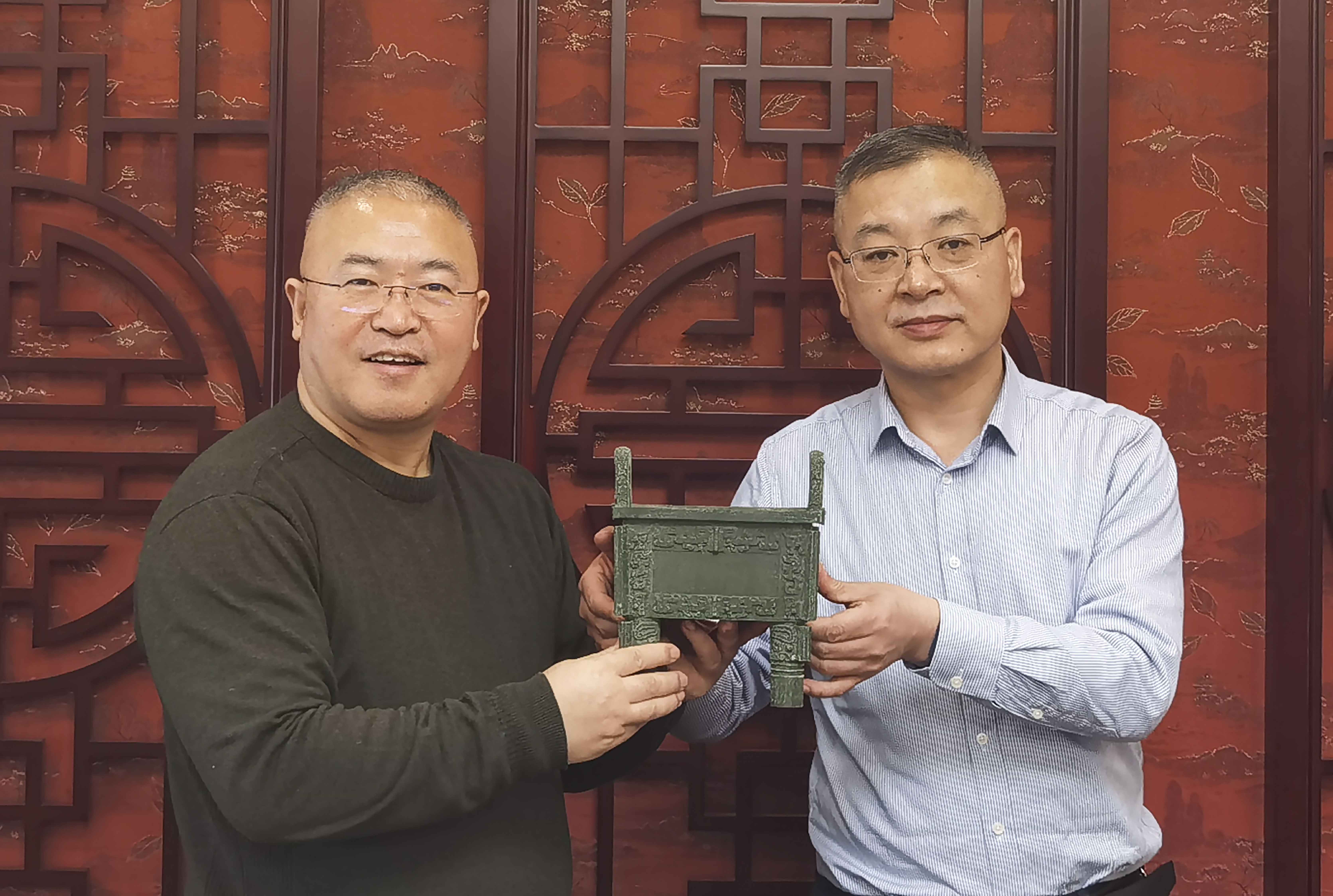 2023年2月19日安阳市第五人民医院为名医大典送上宝鼎.jpg